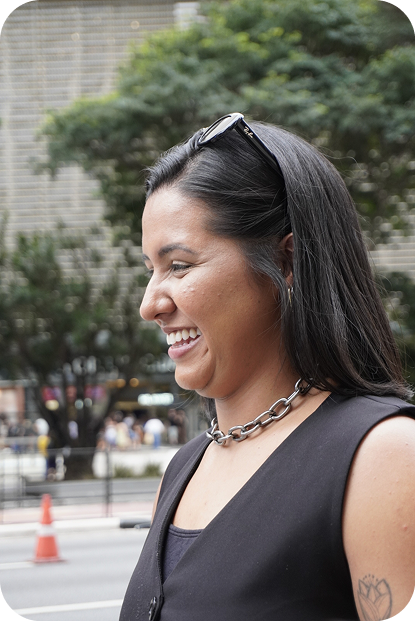 Mulheres sorrindo durante a Conferência Revestidas